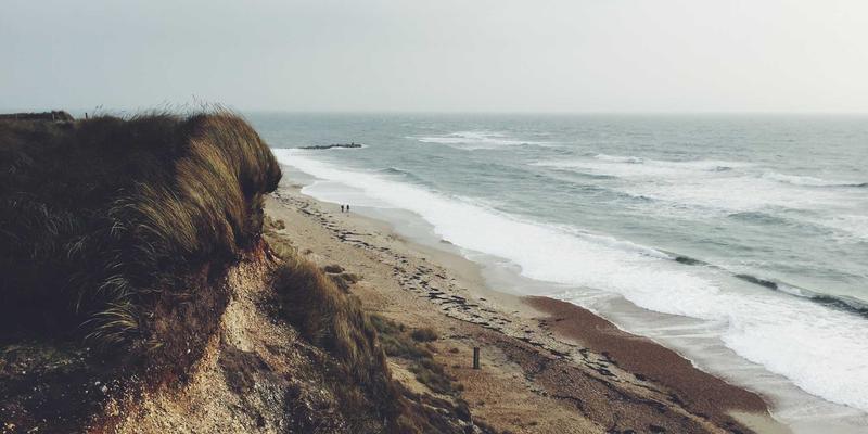 汽车差速器全解析：从开放式到差速锁，你的车为何能平稳过弯与极限脱困？