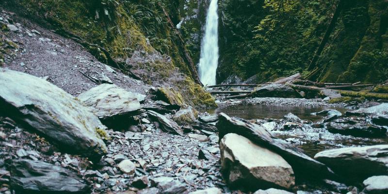 汽车排气系统核心部件深度解析：从三元催化器到消音器，故障预警与年检通关全攻略