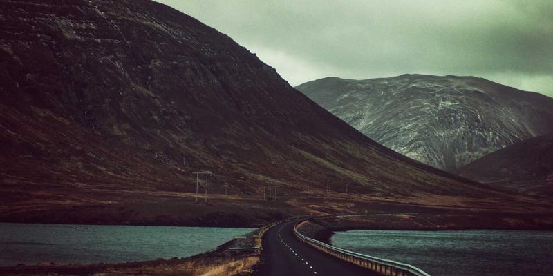 汽车改装终极指南：从性能核心到个性外观的必备配件清单